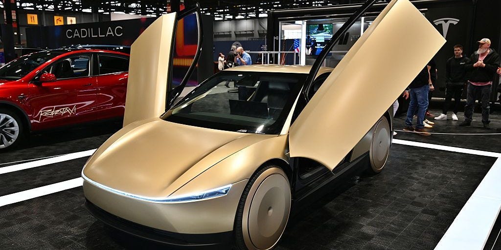 Tesla Robotaxi: Analysts Question Value Amid Model 2 Debate